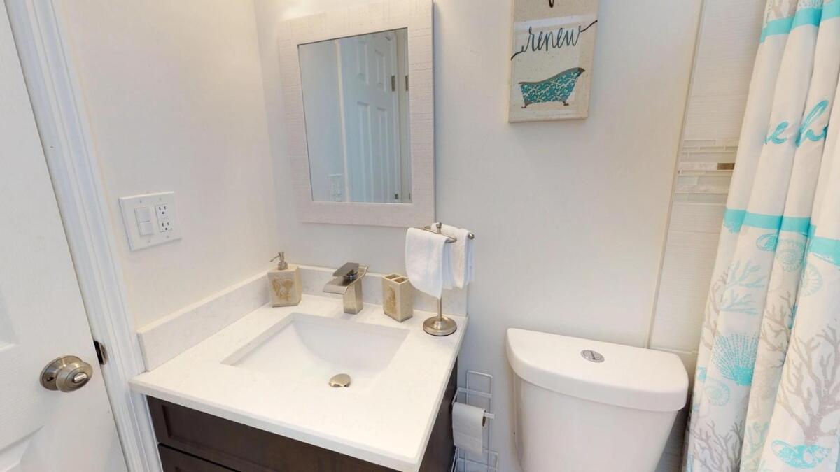 Palm Beach Vacation Home-downtown-gameroom-grill * West Palm Beach