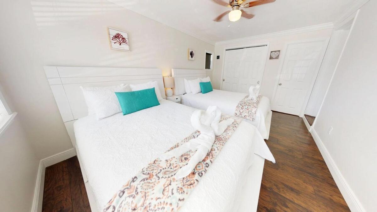 Palm Beach Vacation Home-downtown-gameroom-grill