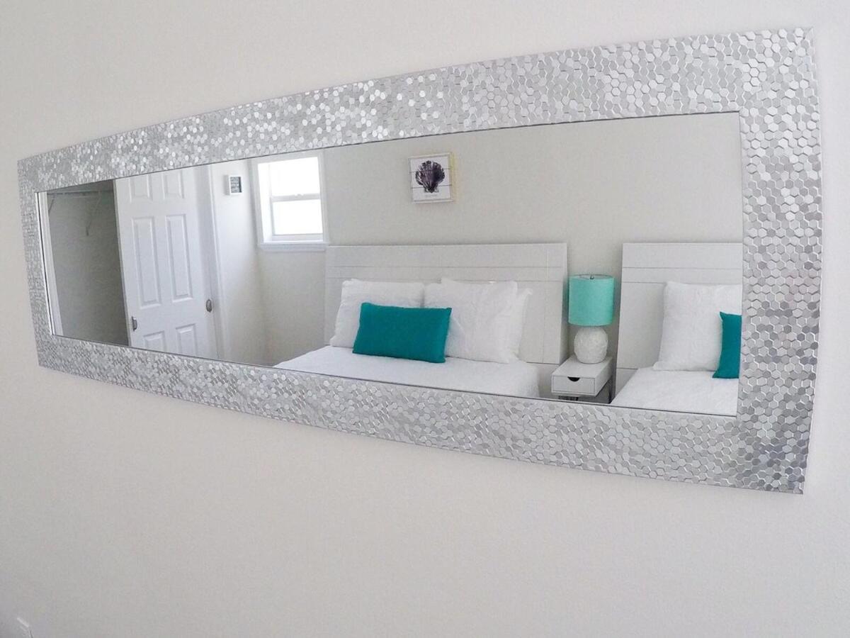 Palm Beach Vacation Home-downtown-gameroom-grill Holiday home