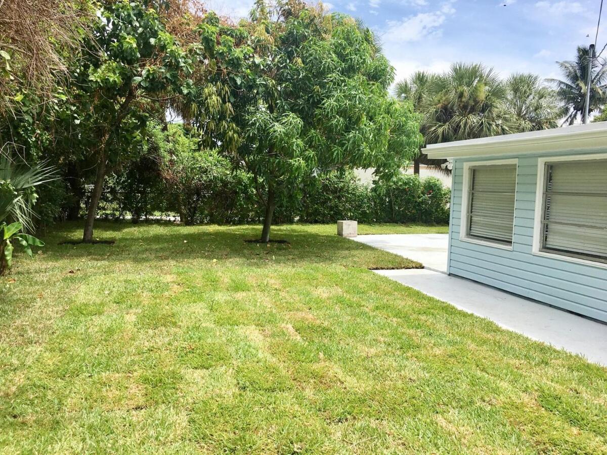 Palm Beach Vacation Home-downtown-gameroom-grill Holiday home