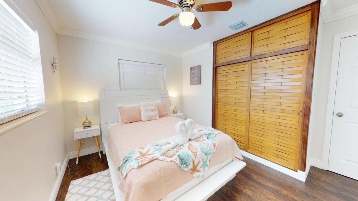 Palm Beach Vacation Home-downtown-gameroom-grill West Palm Beach