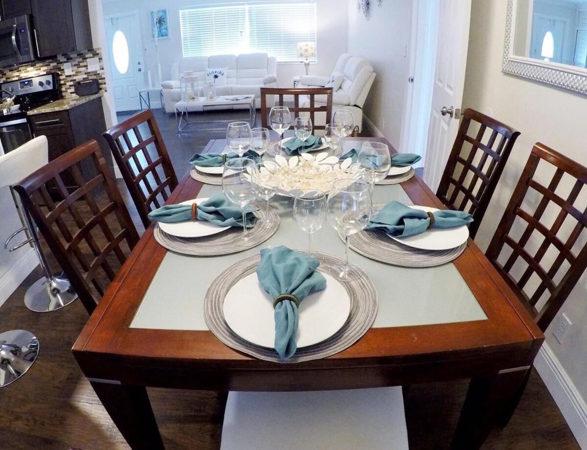 Palm Beach Vacation Home-downtown-gameroom-grill West Palm Beach
