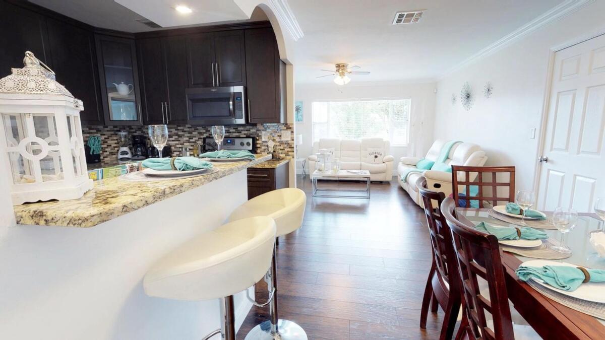Holiday home Palm Beach Vacation Home-downtown-gameroom-grill *