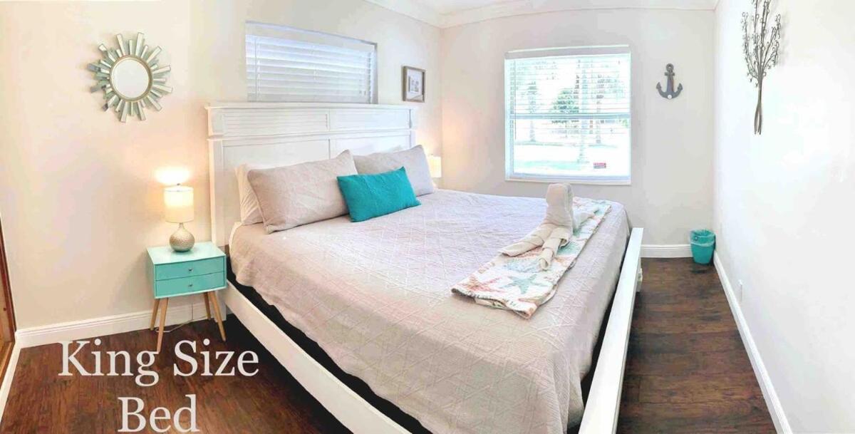Holiday home Palm Beach Vacation Home-downtown-gameroom-grill West Palm Beach