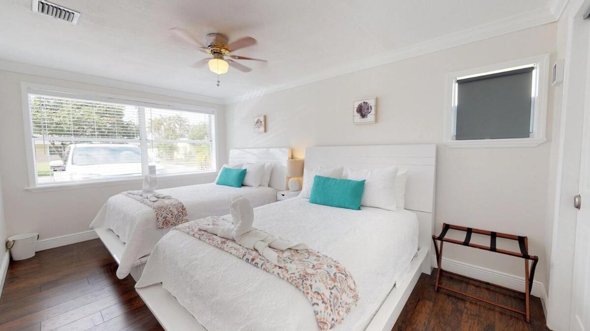 Palm Beach Vacation Home-downtown-gameroom-grill *