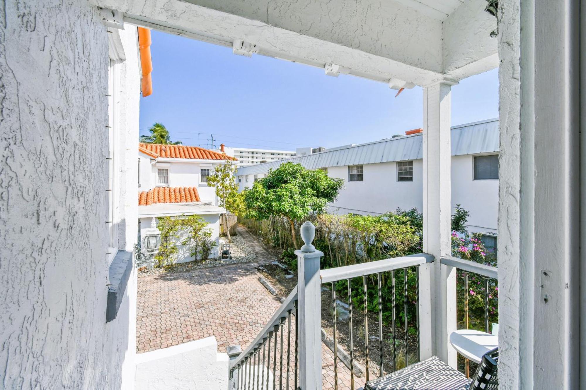 1926 Mediterranean With Heated Pool Sleeps 12