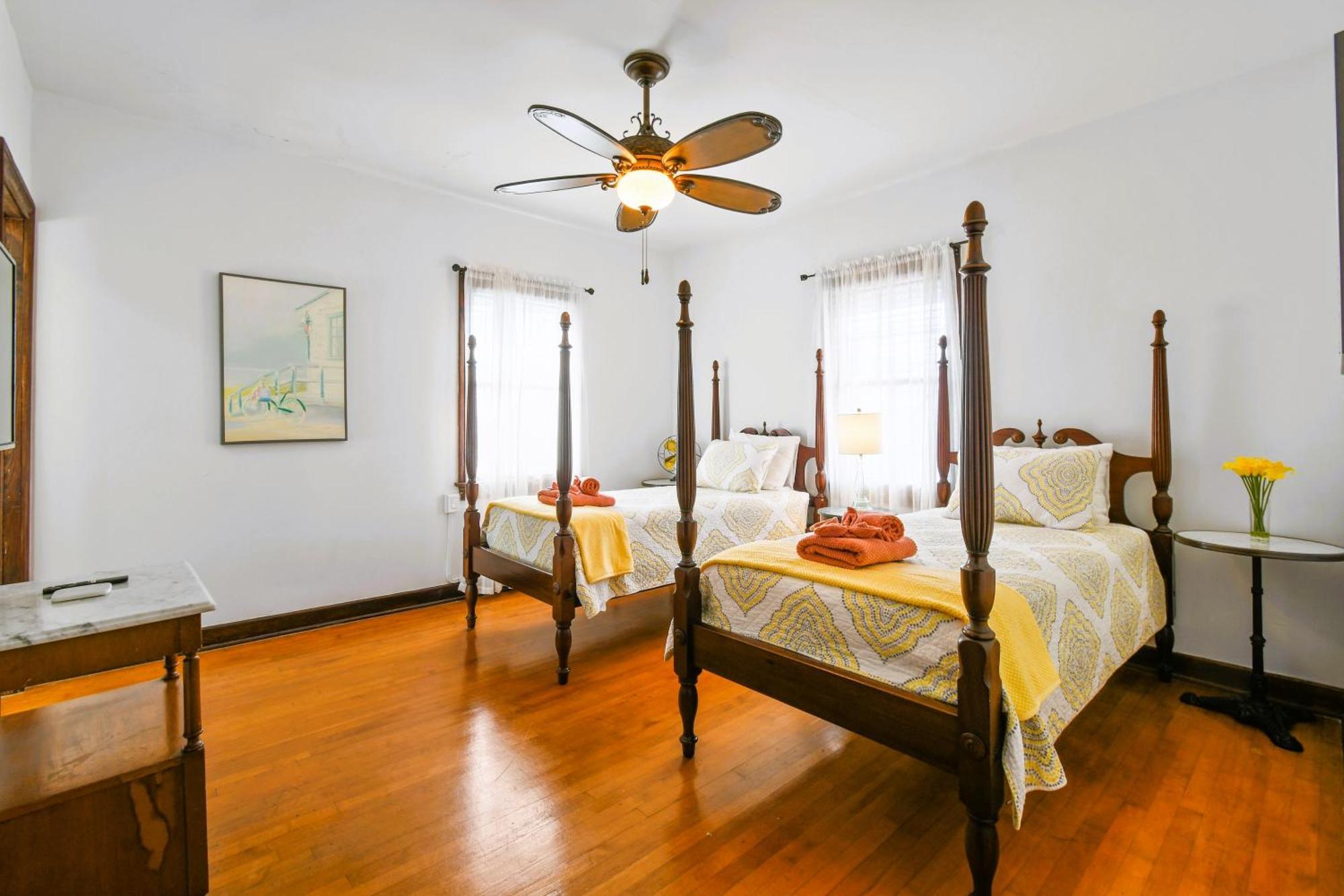 1926 Mediterranean With Heated Pool Sleeps 12