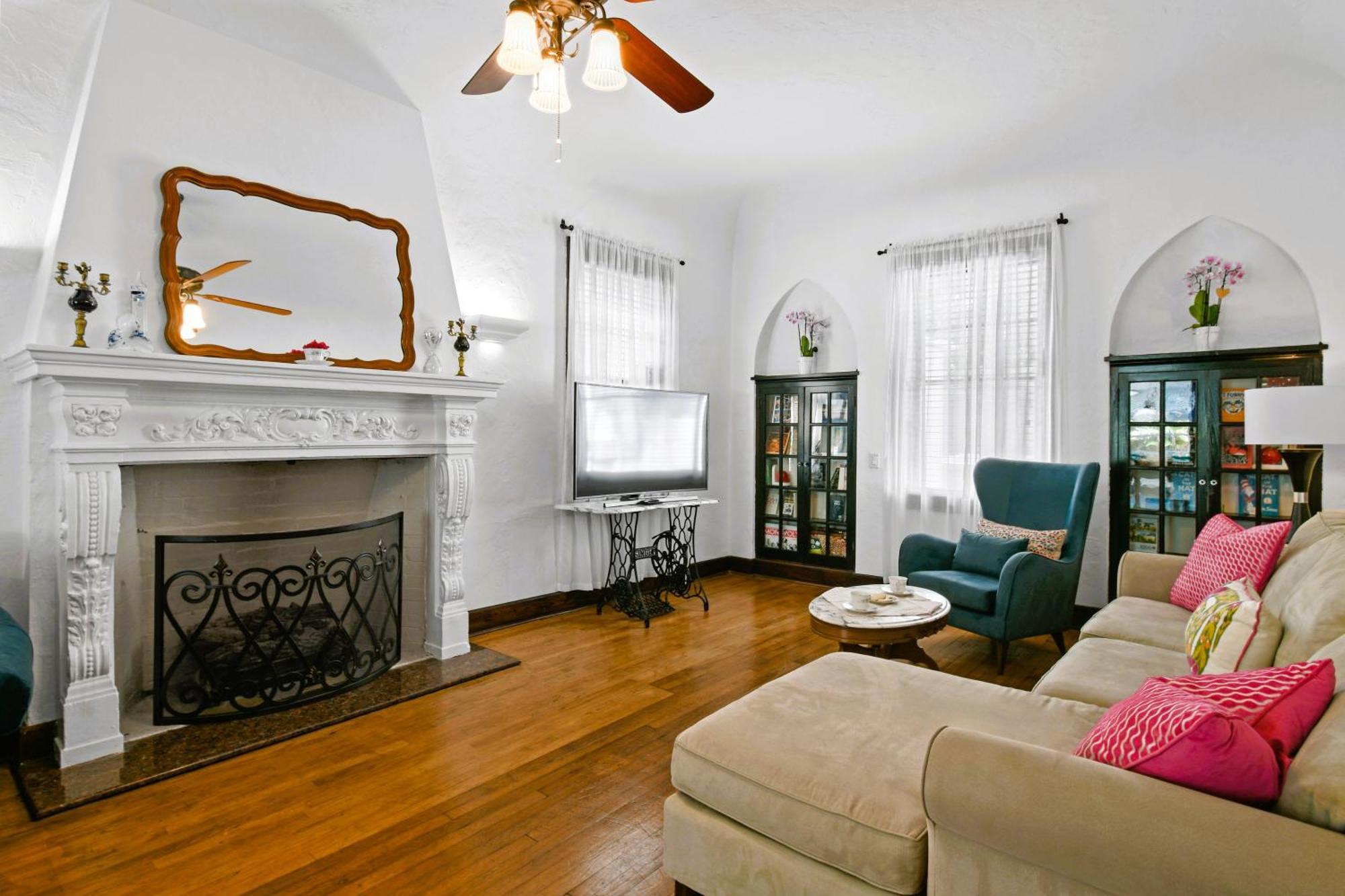 1926 Mediterranean With Heated Pool Sleeps 12 West Palm Beach