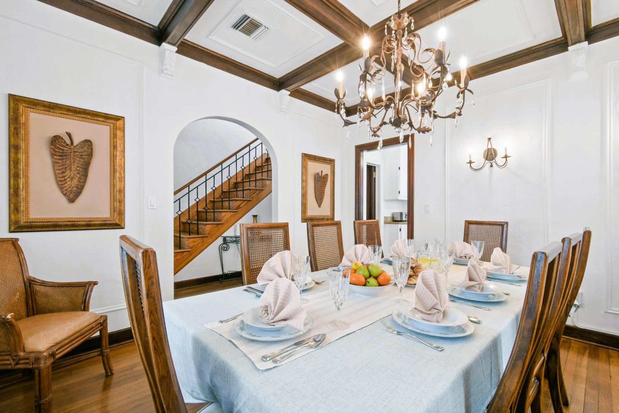 1926 Mediterranean With Heated Pool Sleeps 12