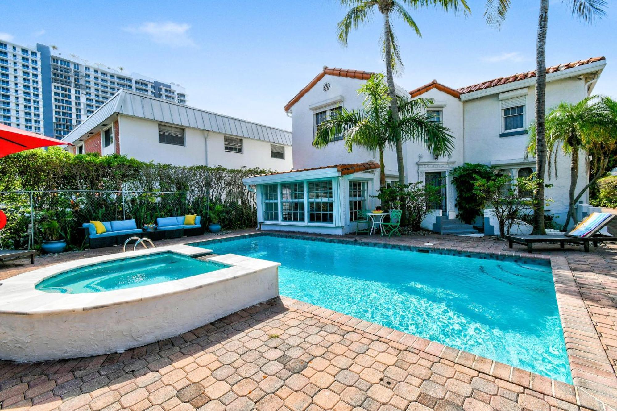 1926 Mediterranean With Heated Pool Sleeps 12