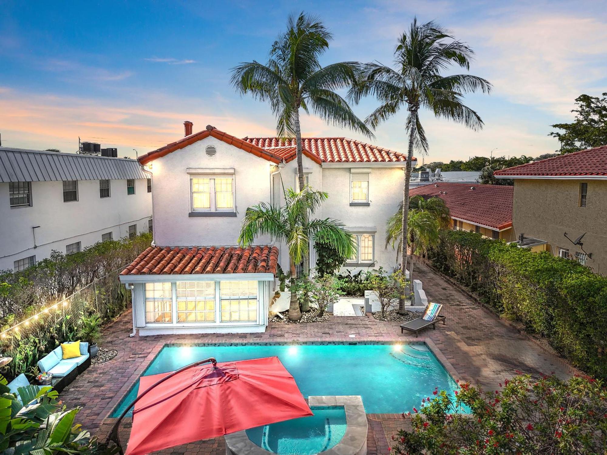 1926 Mediterranean With Heated Pool Sleeps 12 *