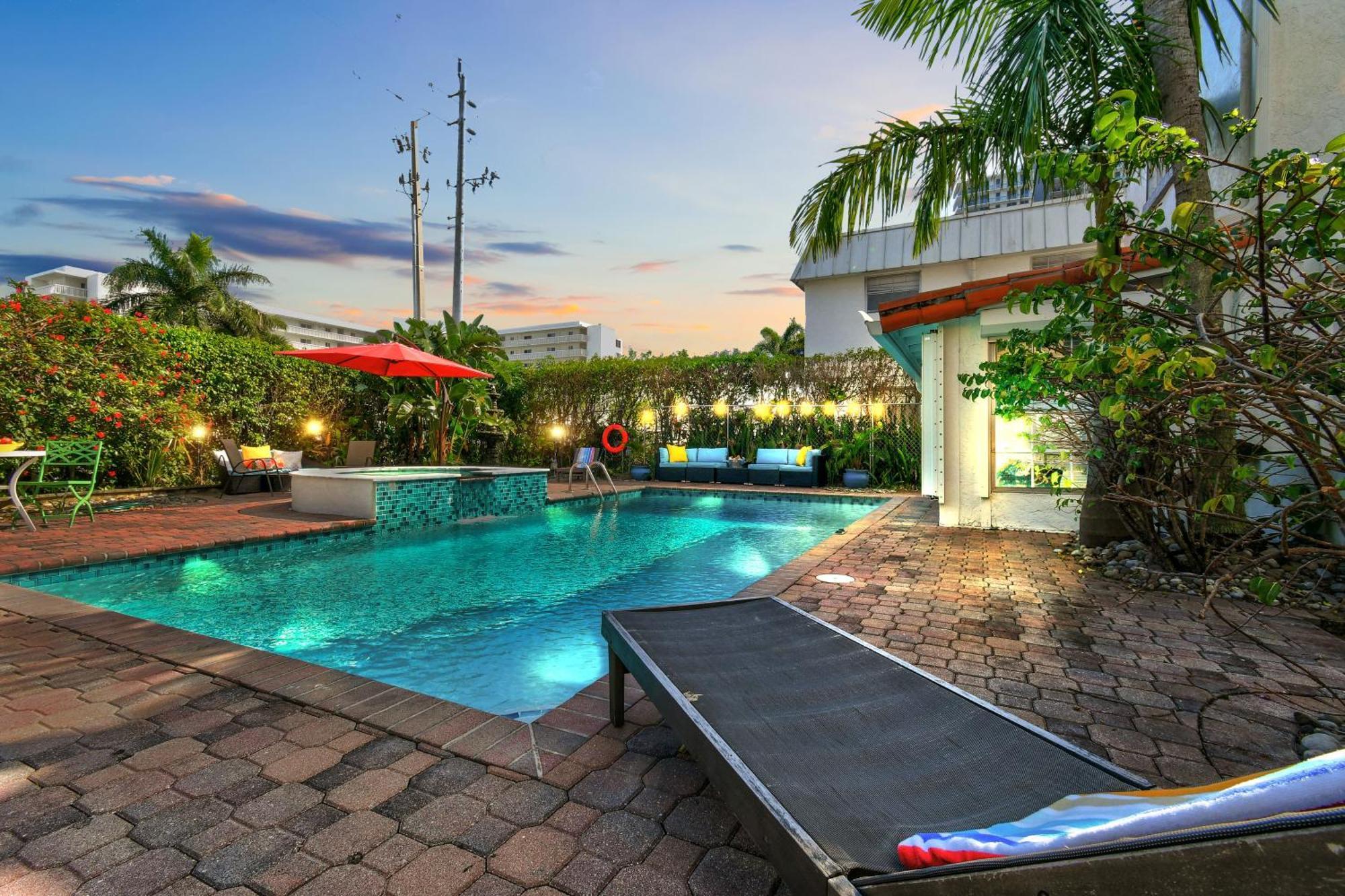 1926 Mediterranean With Heated Pool Sleeps 12 Holiday home West Palm Beach