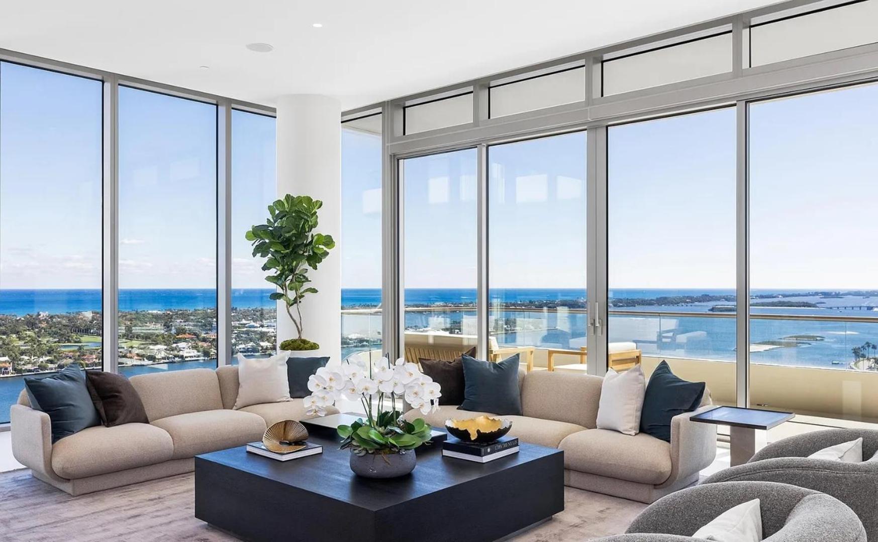 Apartment Luxurious 3-bedroom Penthouse *