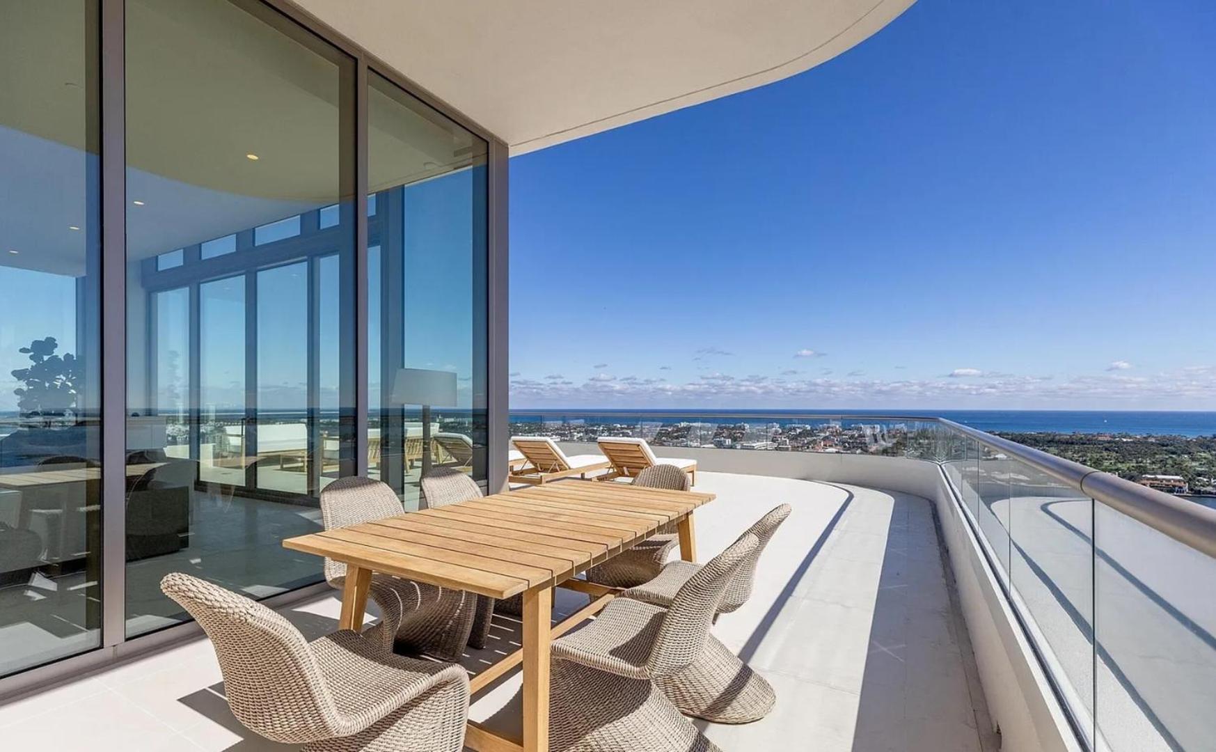 Apartment Luxurious 3-bedroom Penthouse West Palm Beach