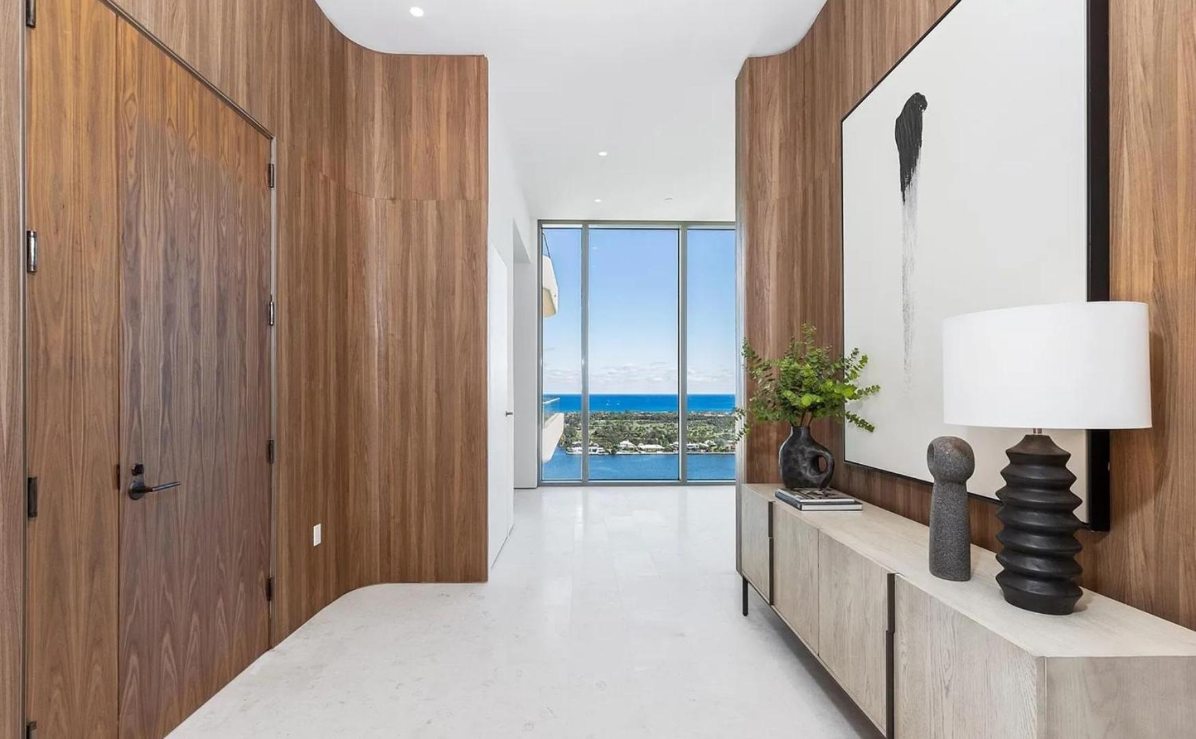 Luxurious 3-bedroom Penthouse Apartment West Palm Beach