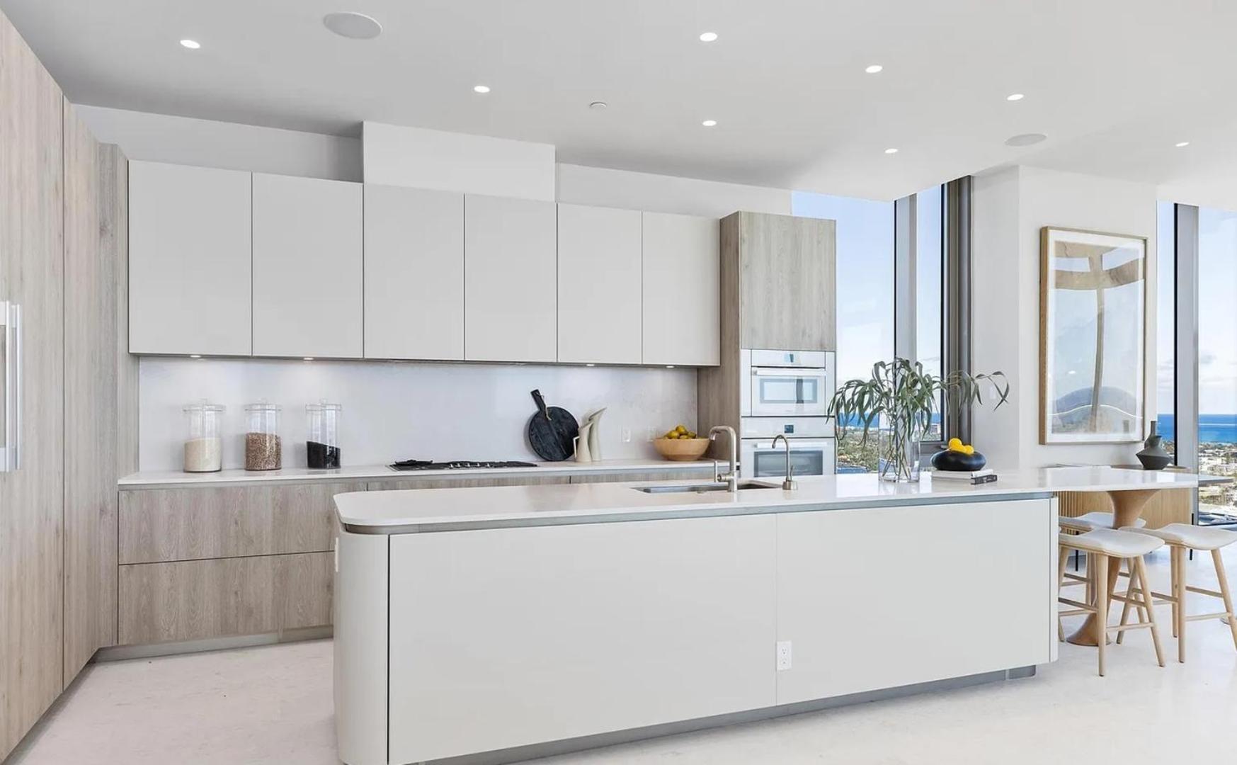 Luxurious 3-bedroom Penthouse West Palm Beach