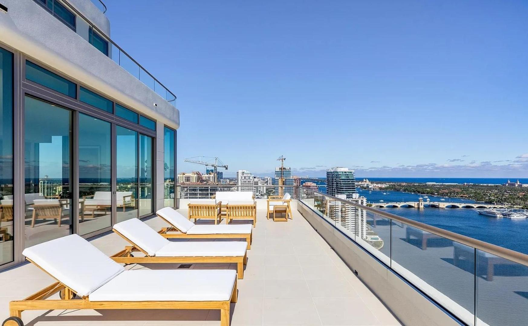 Apartment Luxurious 3-bedroom Penthouse West Palm Beach