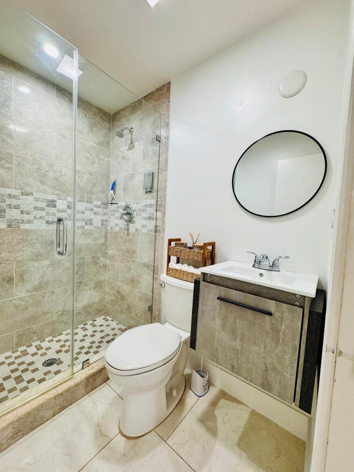 Cozy & Private - Easy Access To Pbi & I-95 - Free Wifi Apartment *