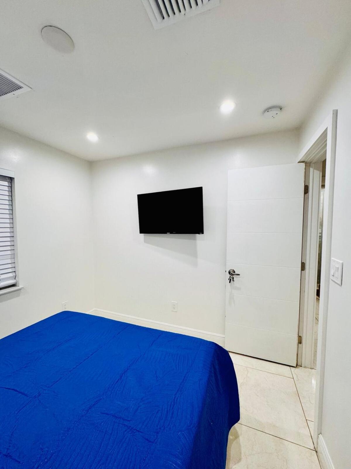 Cozy & Private - Easy Access To Pbi & I-95 - Free Wifi *