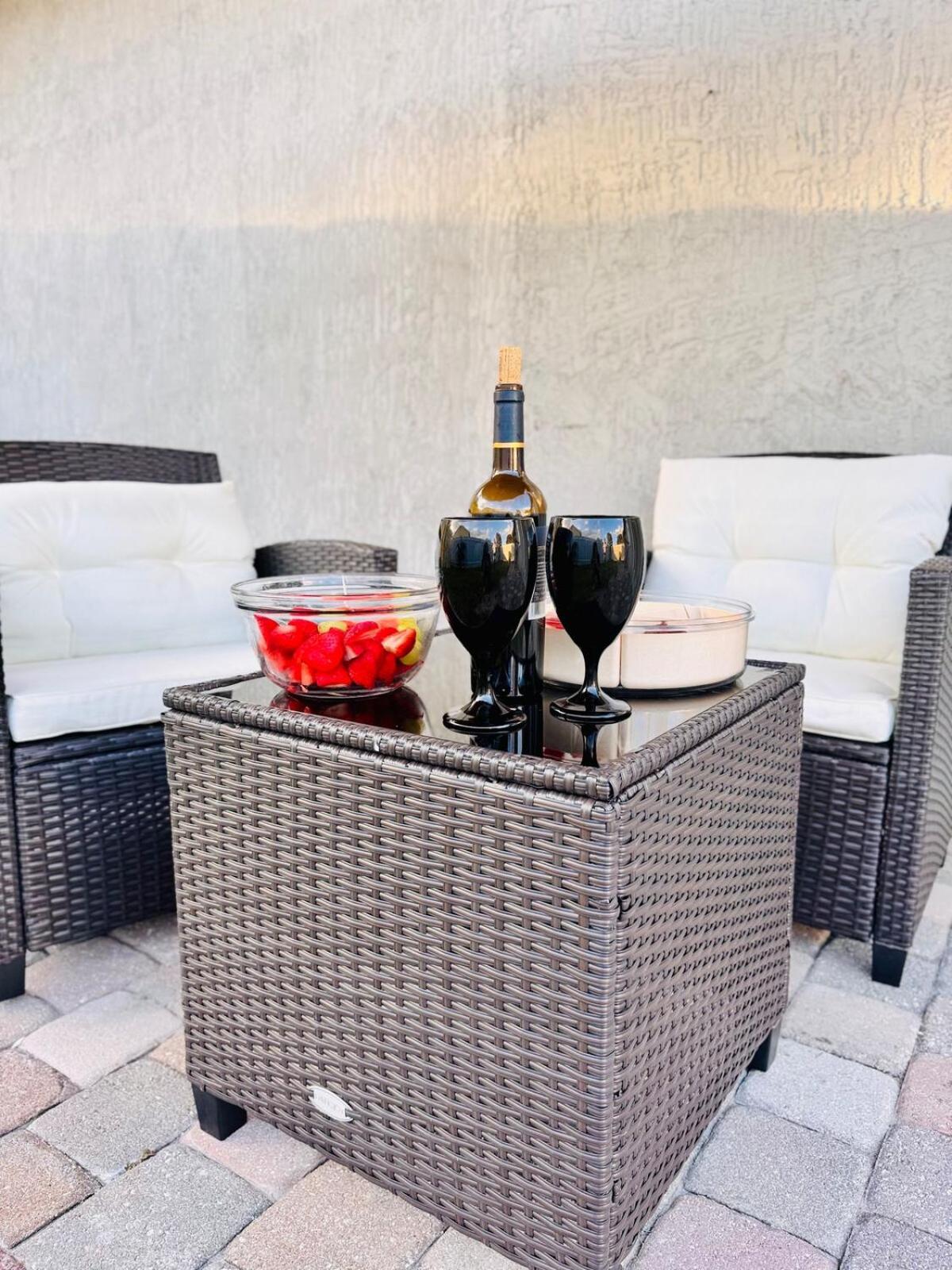 Cozy & Private - Easy Access To Pbi & I-95 - Free Wifi Apartment *