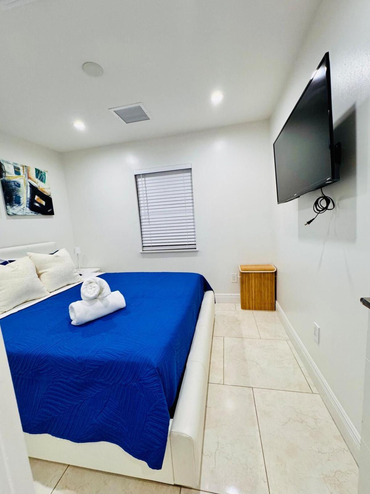 Cozy & Private - Easy Access To Pbi & I-95 - Free Wifi Apartment *