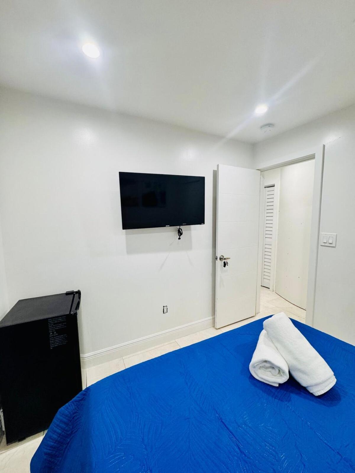 Apartment Cozy & Private - Easy Access To Pbi & I-95 - Free Wifi *