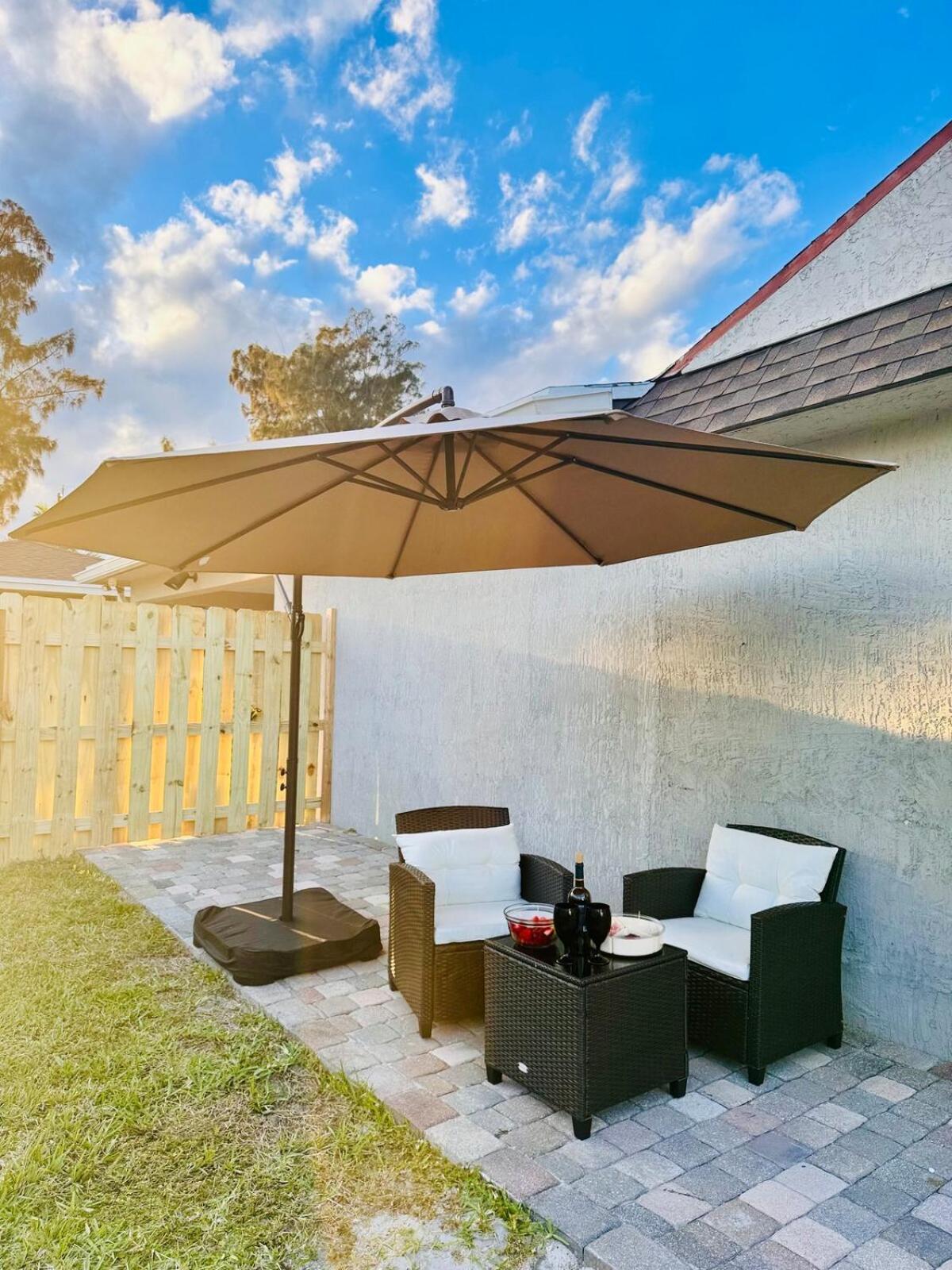 Cozy & Private - Easy Access To Pbi & I-95 - Free Wifi
