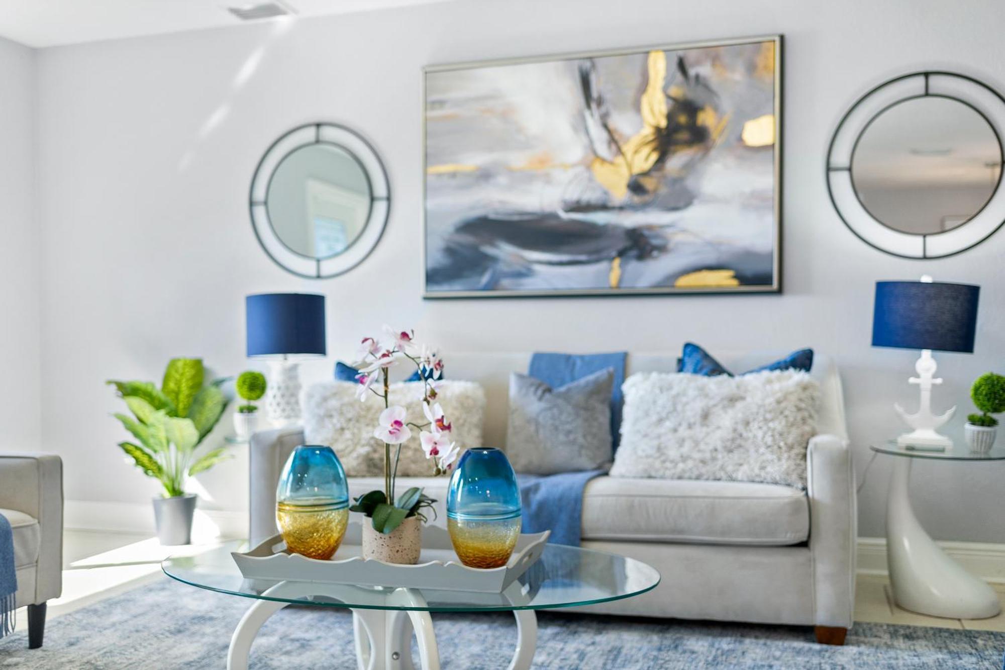 Chic Downtown - Location Location Location!! Holiday home