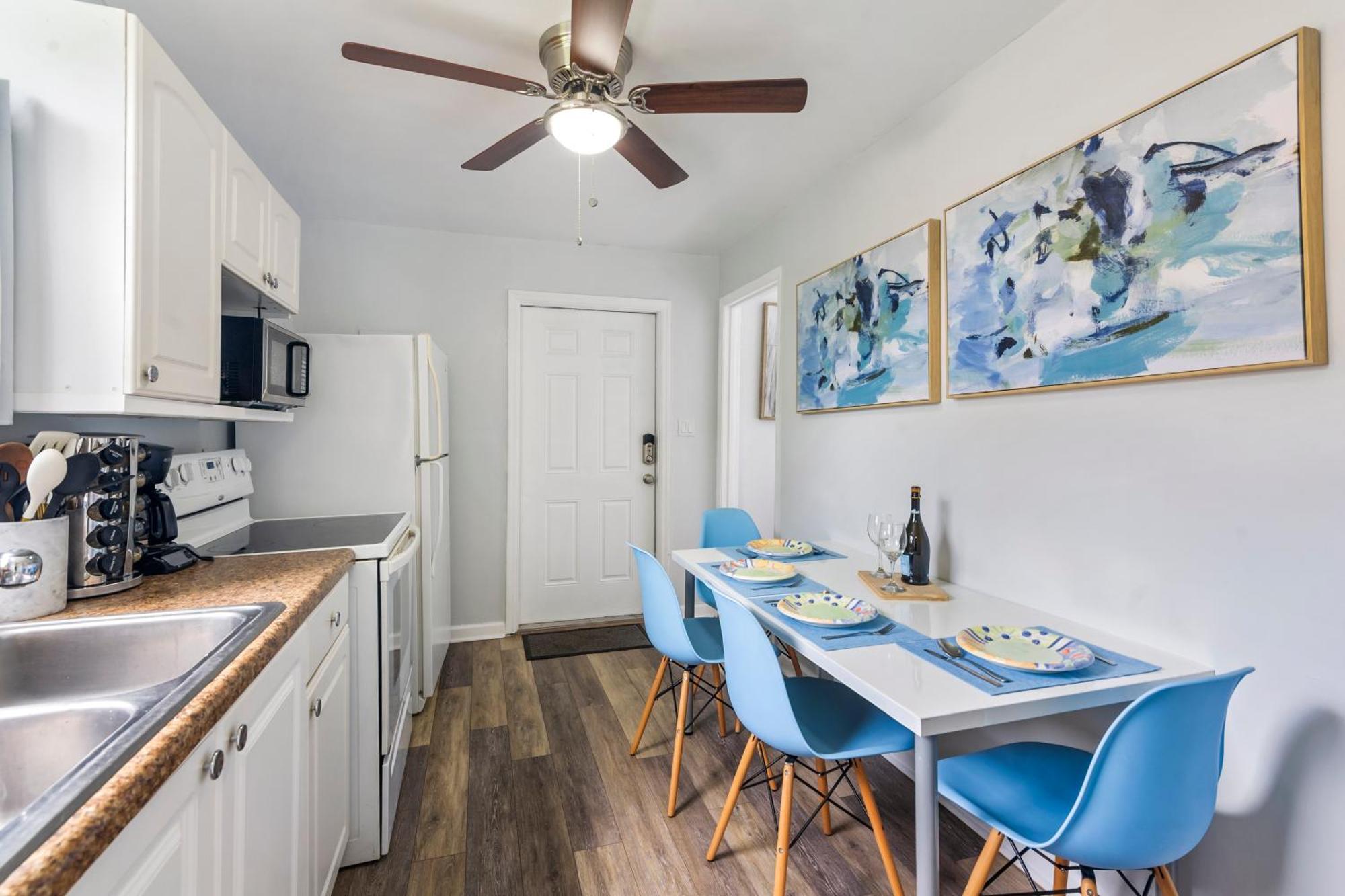 Chic Downtown Vacation And Guest Holiday home *