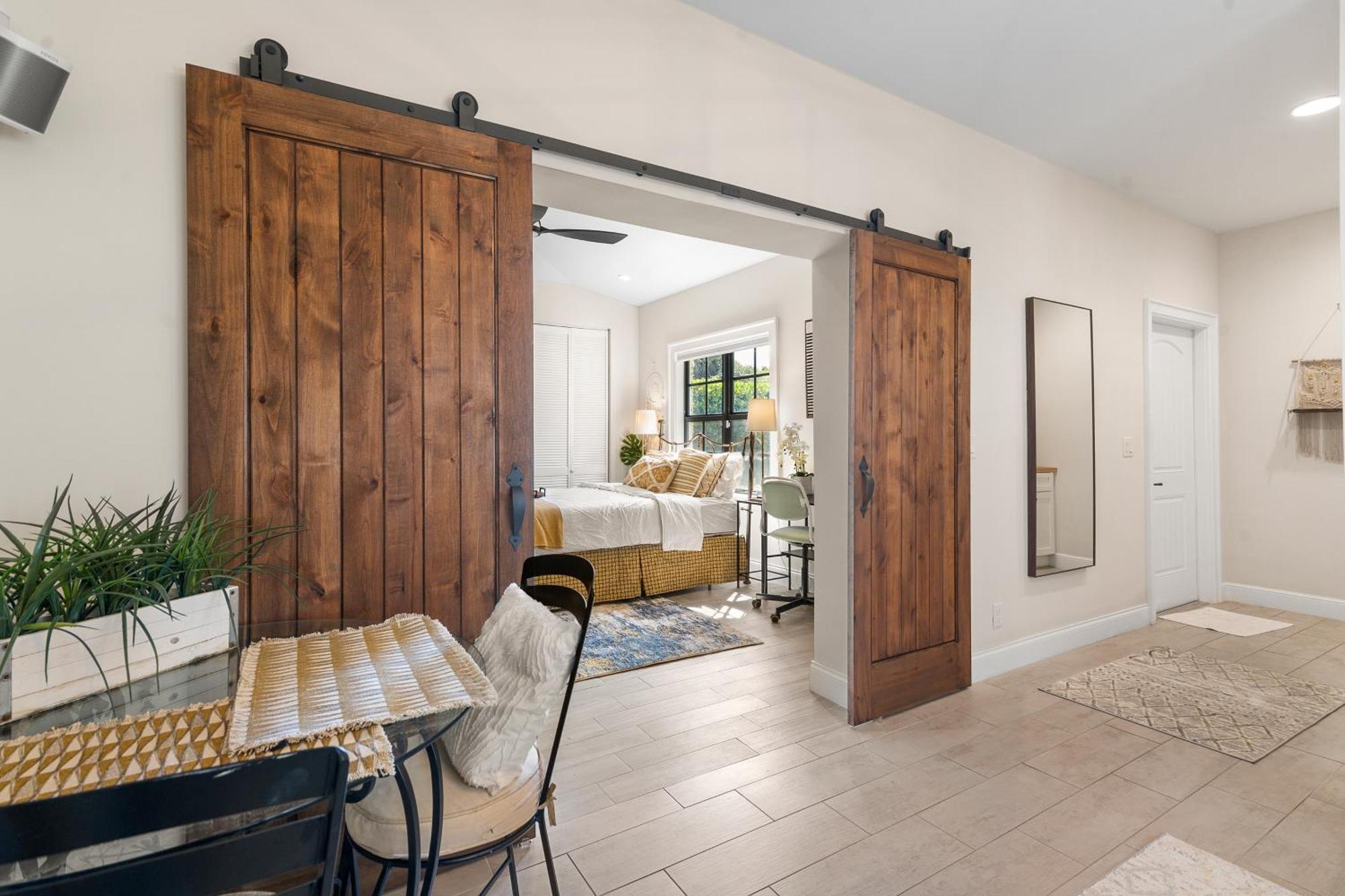 Luxury Spanish Colonial And Guest Holiday home *