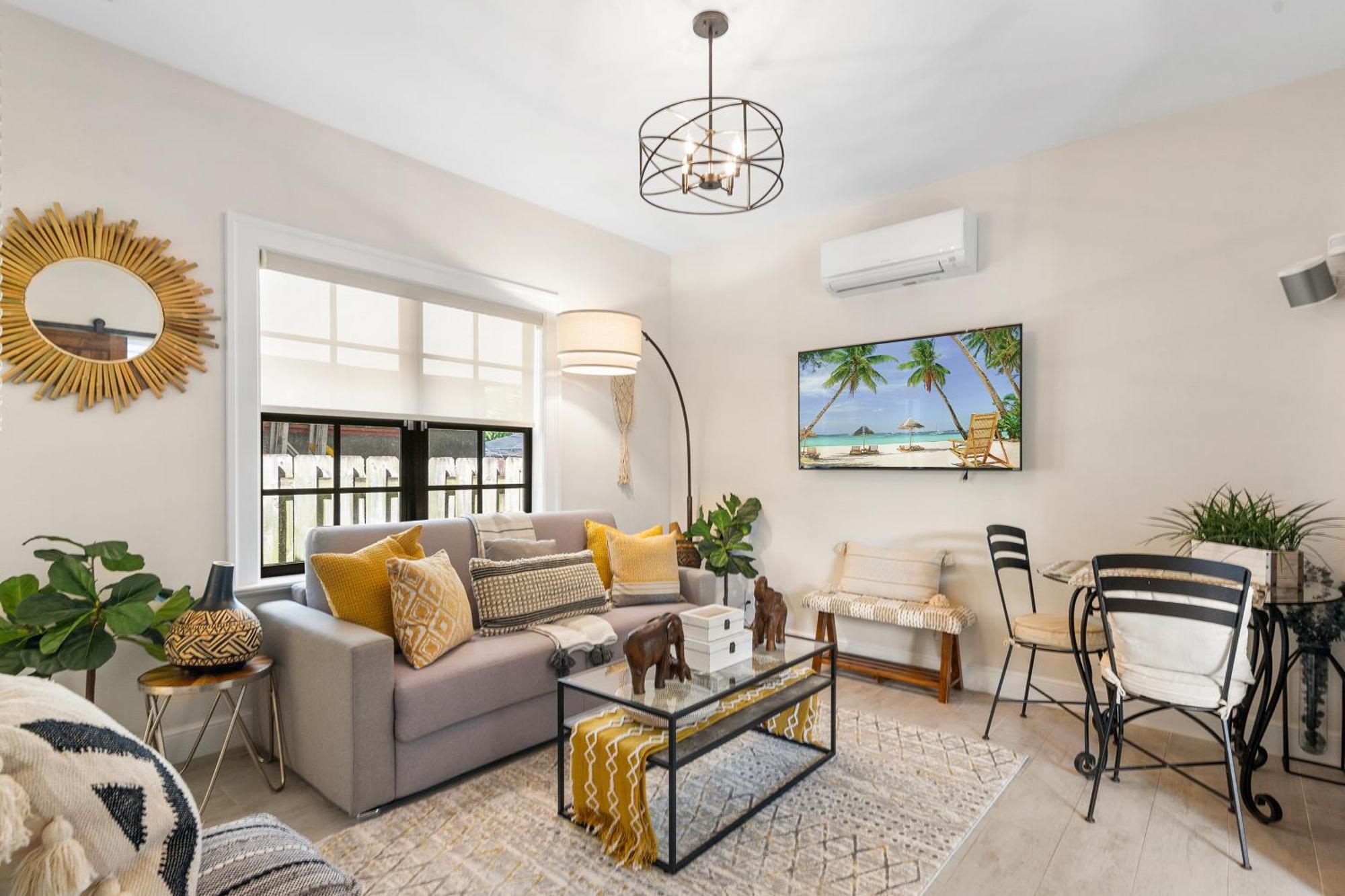 Luxury Spanish Colonial And Guest Holiday home