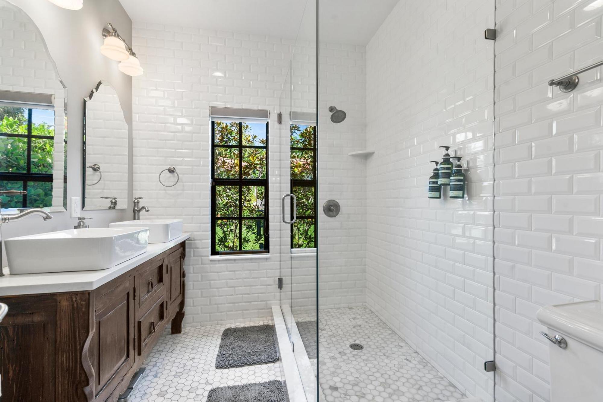 Luxury Spanish Colonial And Guest Holiday home
