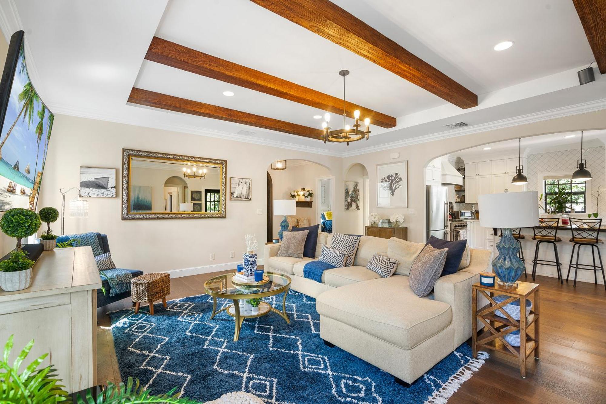 Luxury Spanish Colonial And Guest Holiday home *