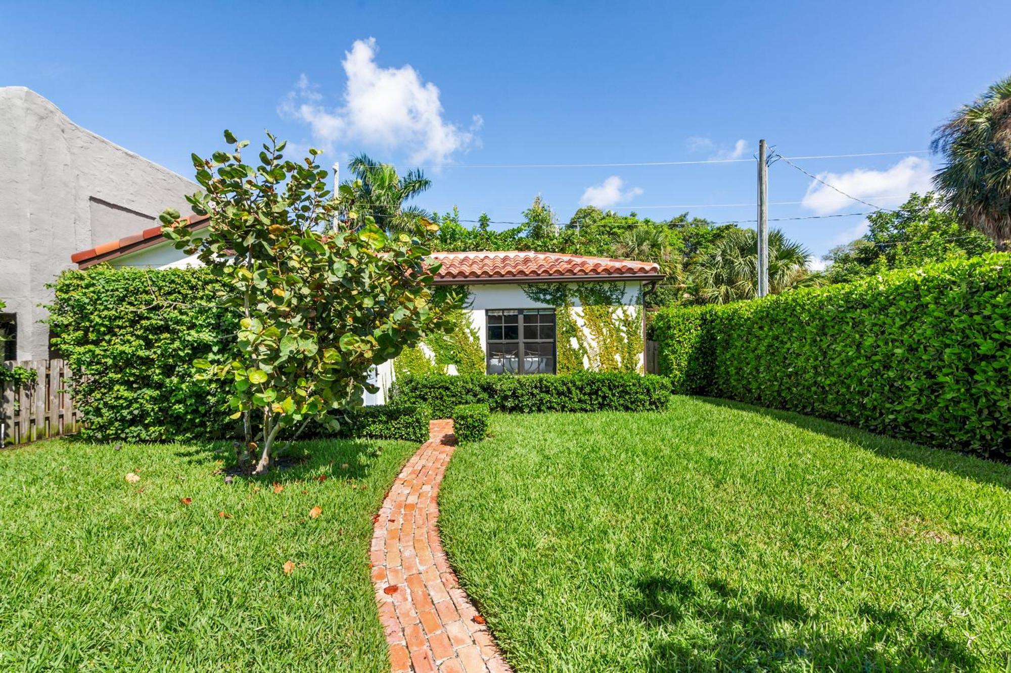 Luxury Spanish Colonial And Guest Holiday home