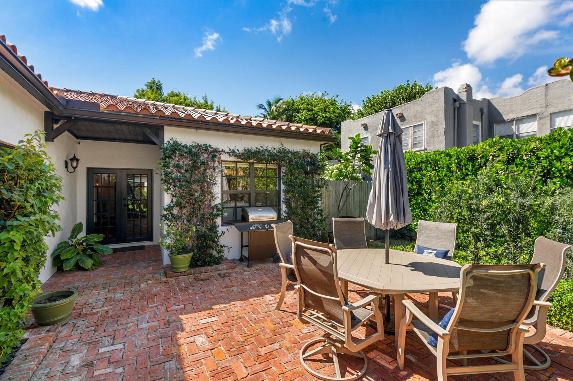 Luxury Spanish Colonial And Guest Holiday home *