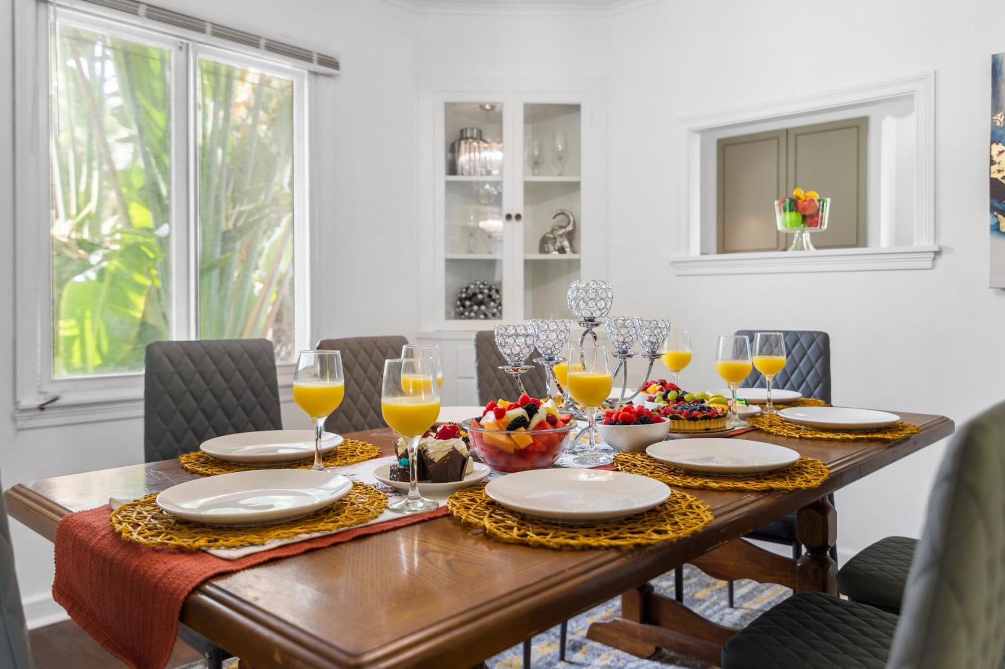 Chic Downtown 42 And Guest 11 Holiday home *