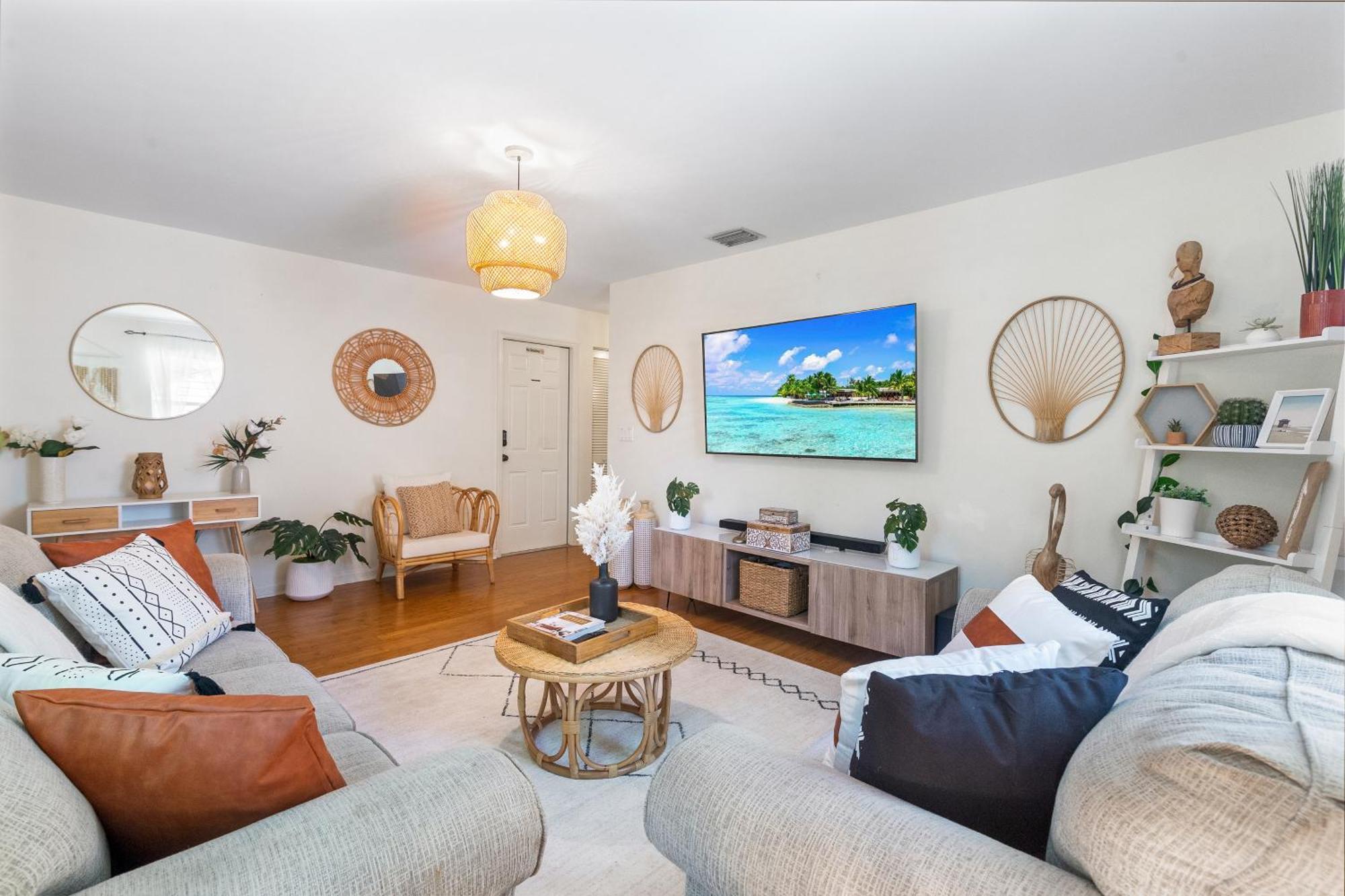 Holiday home Boho Paradise W Heated Saltwater Pool & *