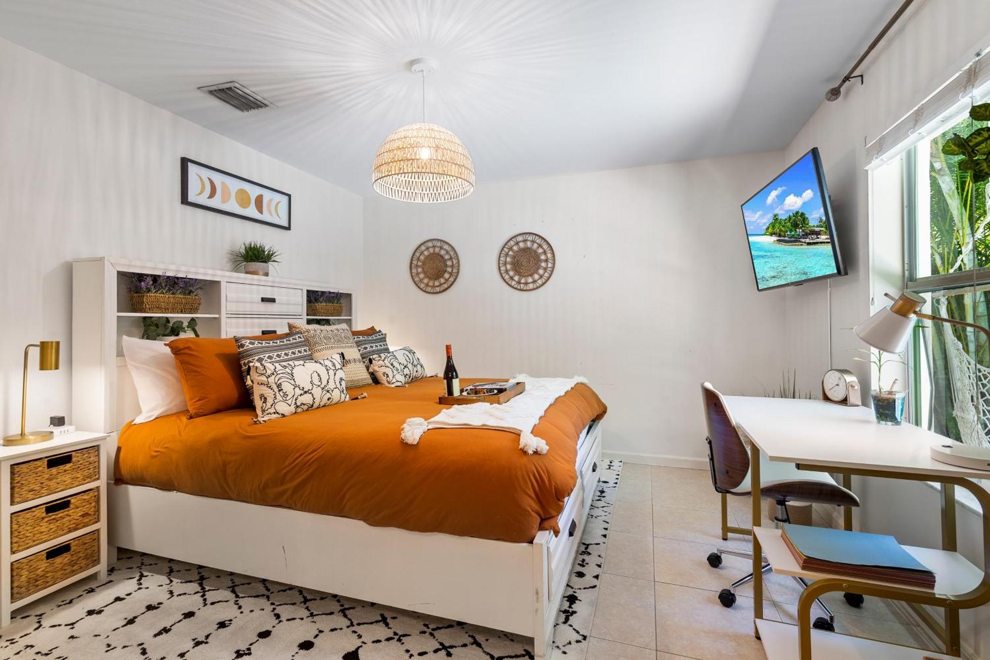 Boho Paradise W Heated Saltwater Pool & West Palm Beach