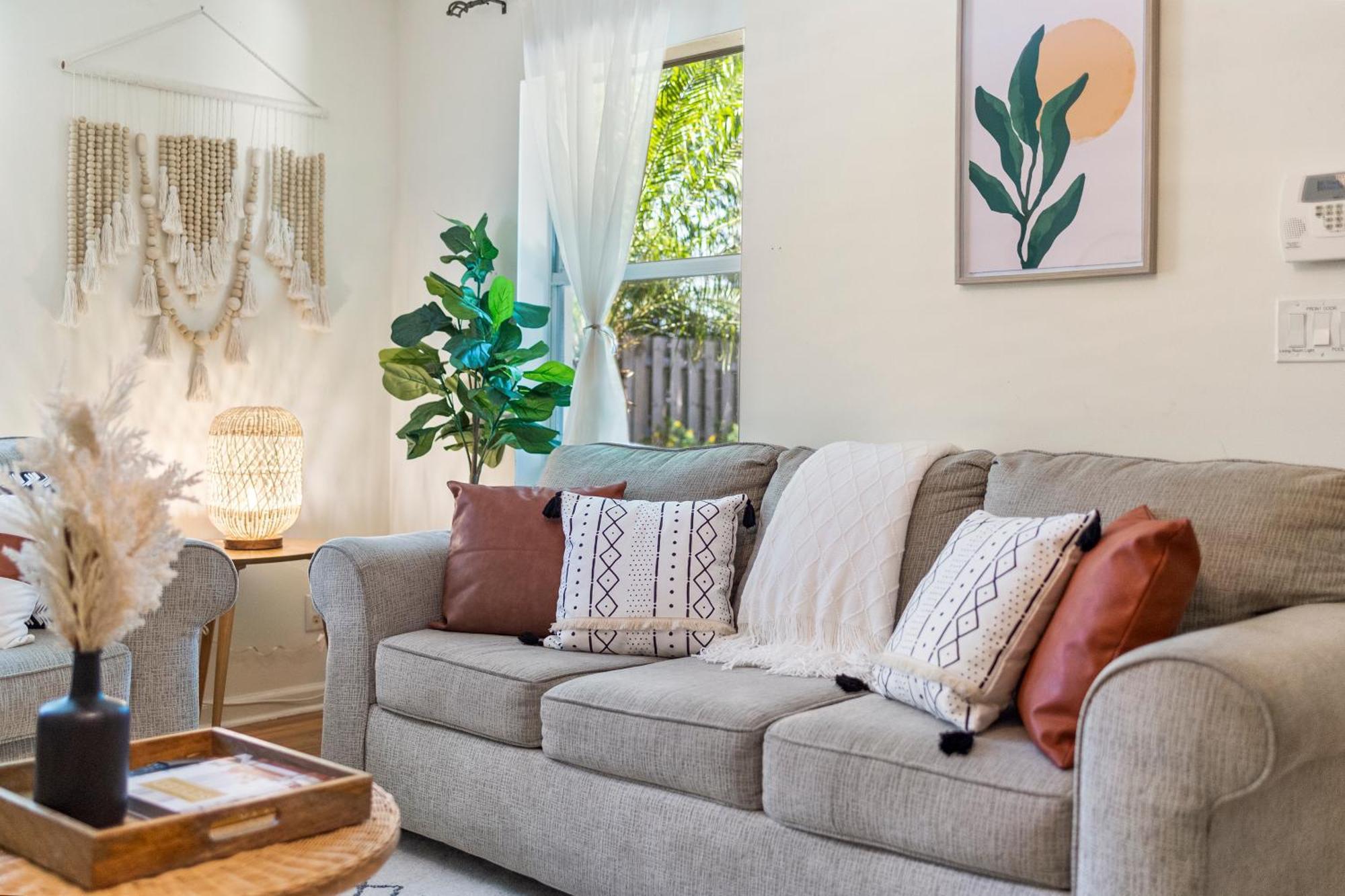 Boho Paradise W Heated Saltwater Pool & Holiday home *
