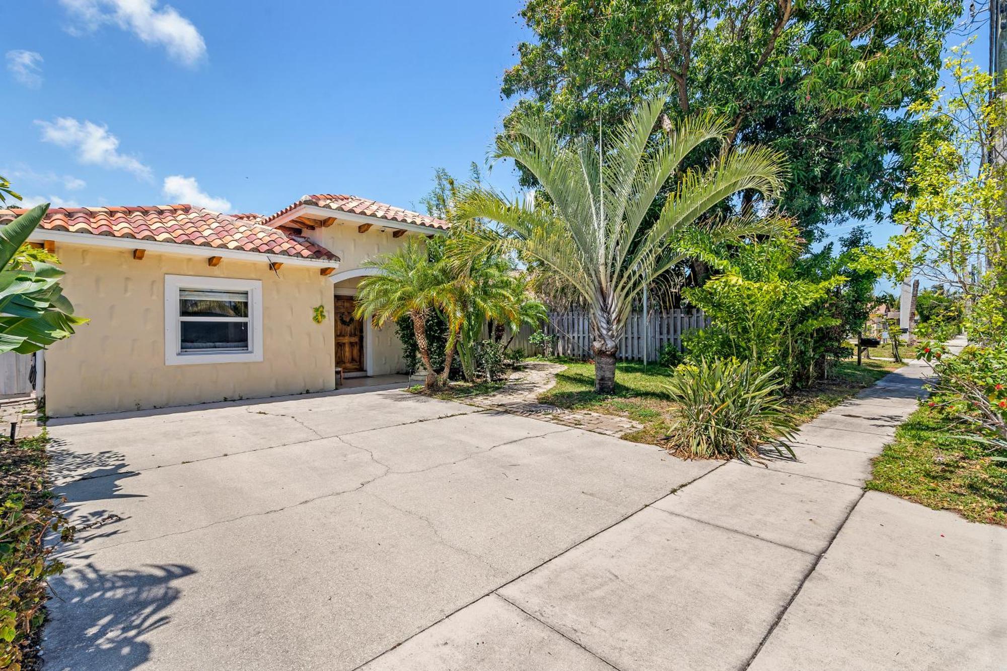 Holiday home Boho Paradise W Heated Saltwater Pool & *