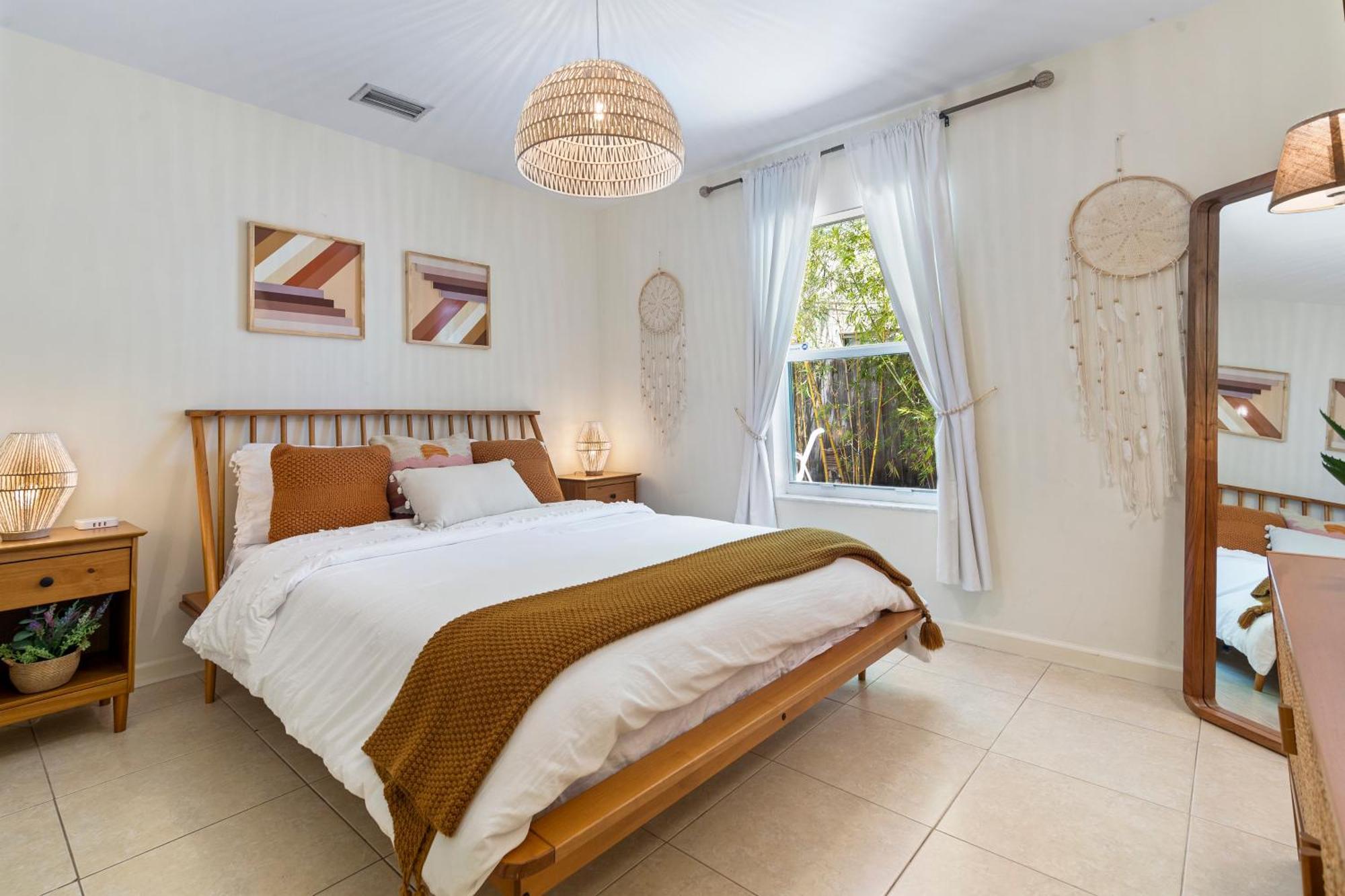 Boho Paradise W Heated Saltwater Pool & Holiday home