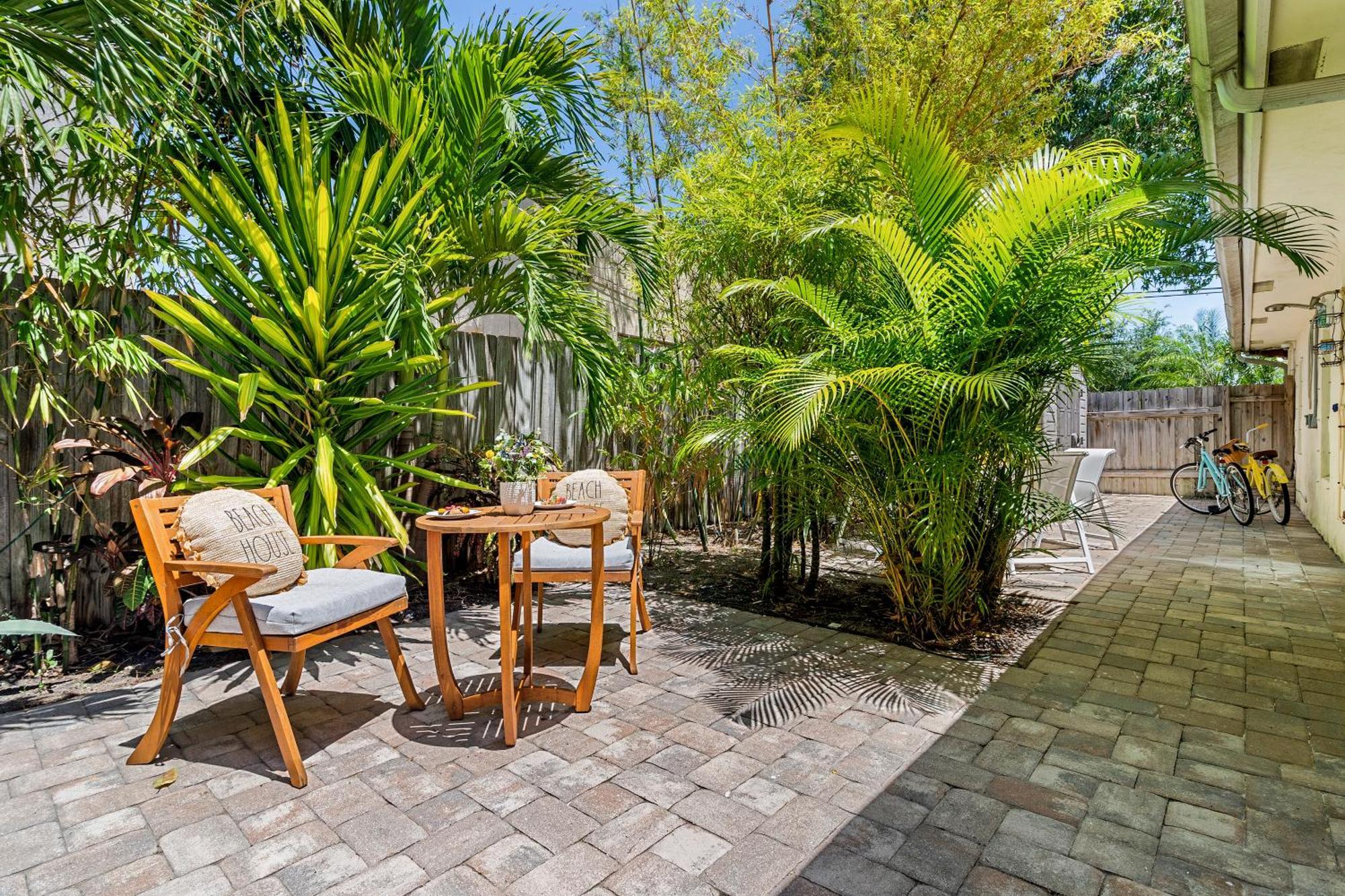 Boho Paradise W Heated Saltwater Pool & Holiday home *