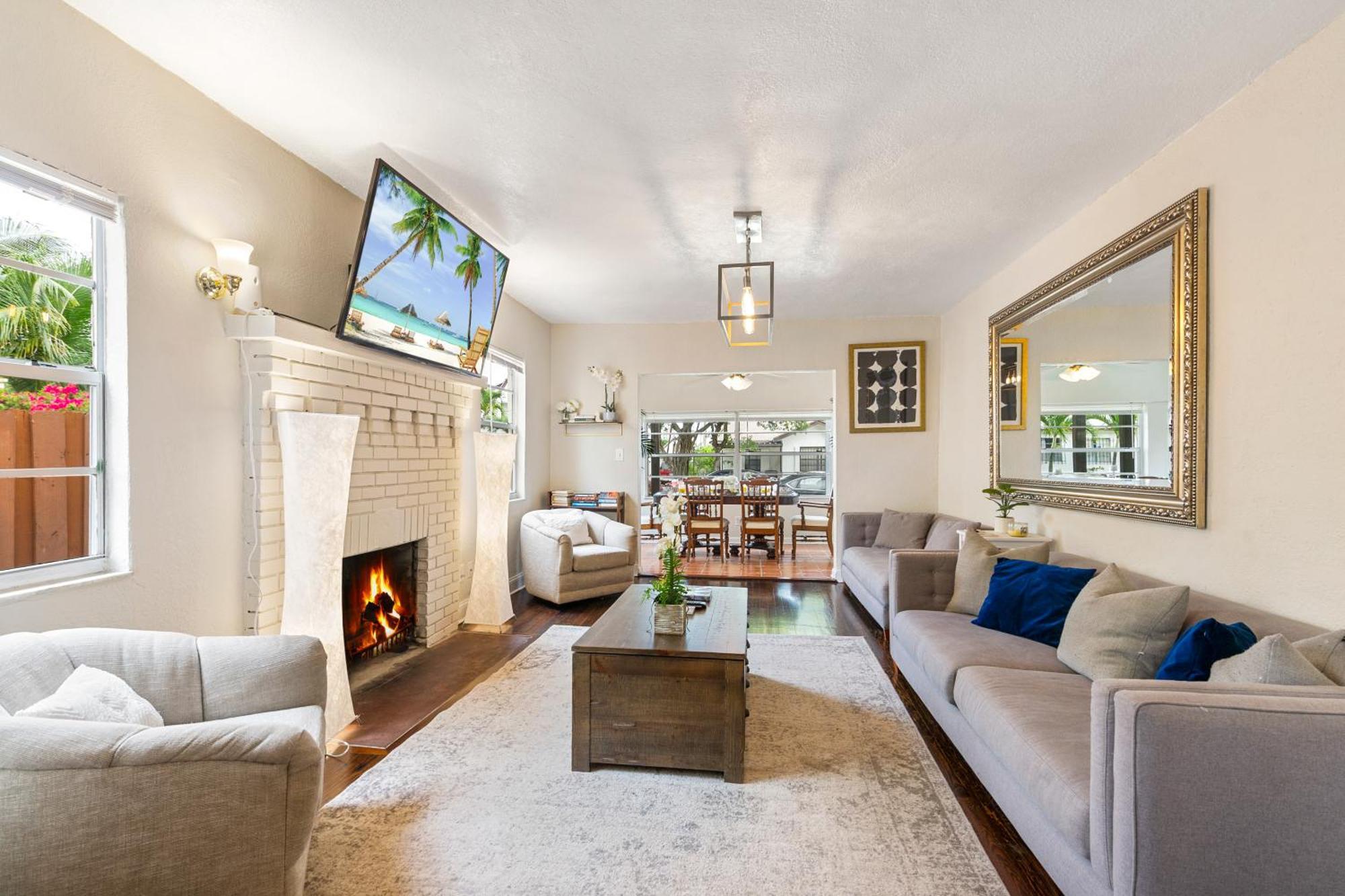 Chic Downtown Vacation And Guest Villa West Palm Beach