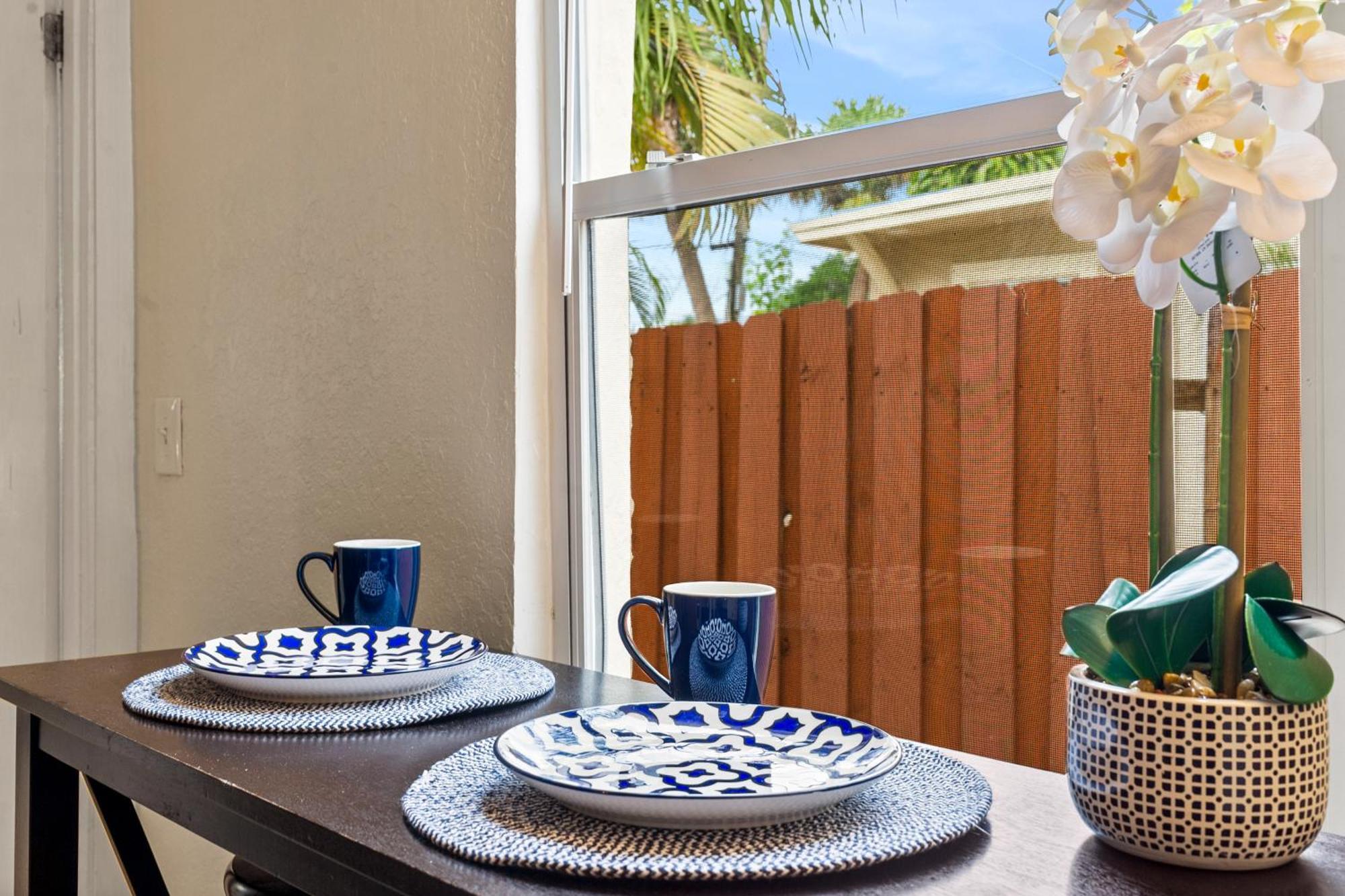 Chic Downtown Vacation And Guest Villa West Palm Beach