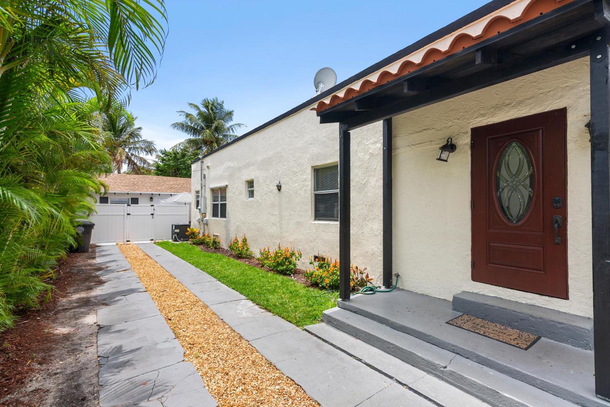 Villa Chic Downtown Vacation And Guest