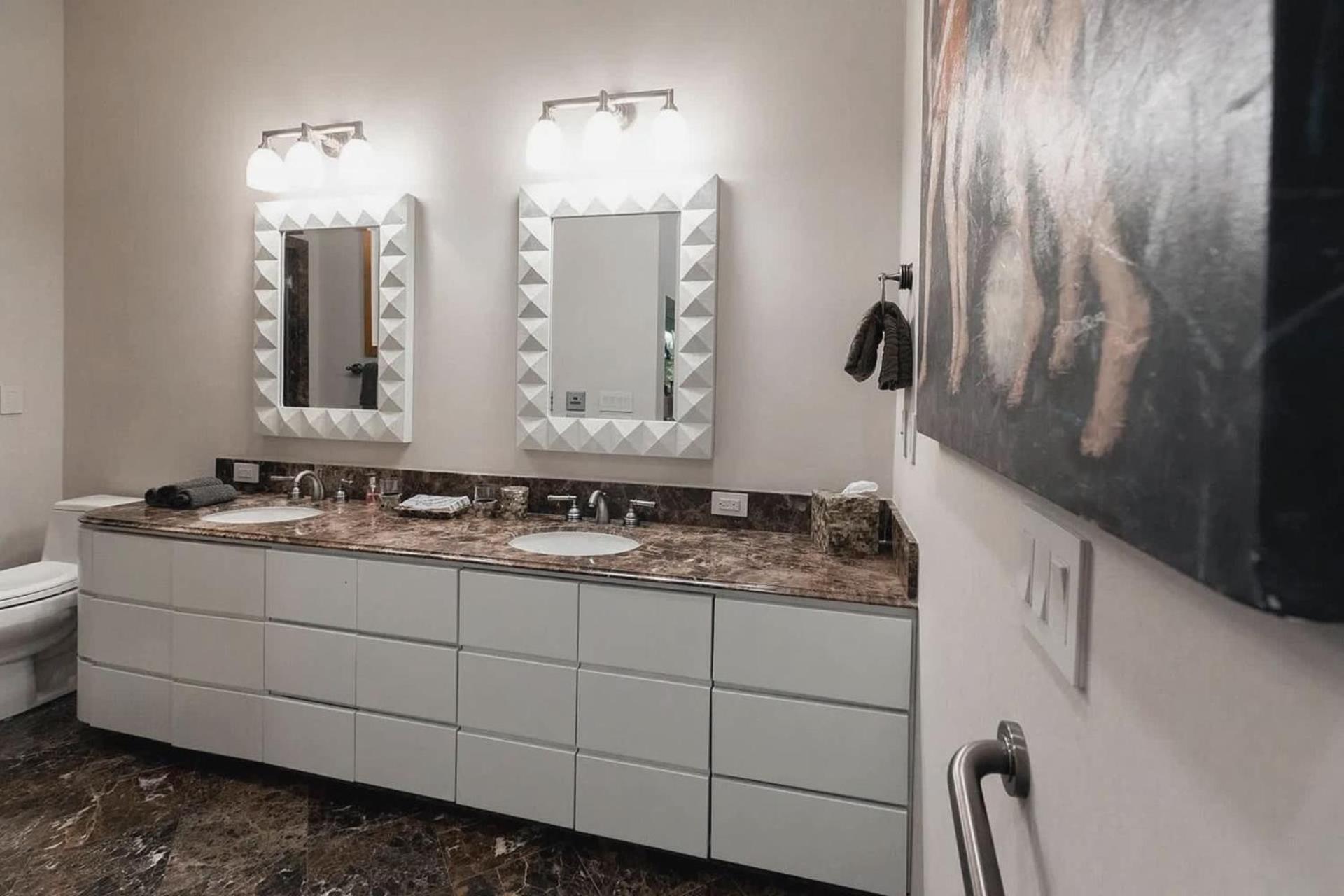 Stunning 3 Bedroom 5 Bath Grand Penthouse