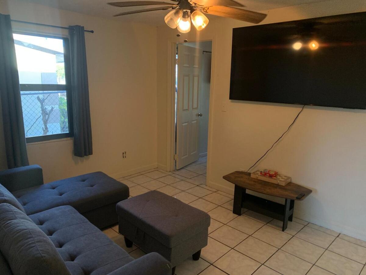 Villa 3 Bedrooms 1 Bathroom Entire Side House