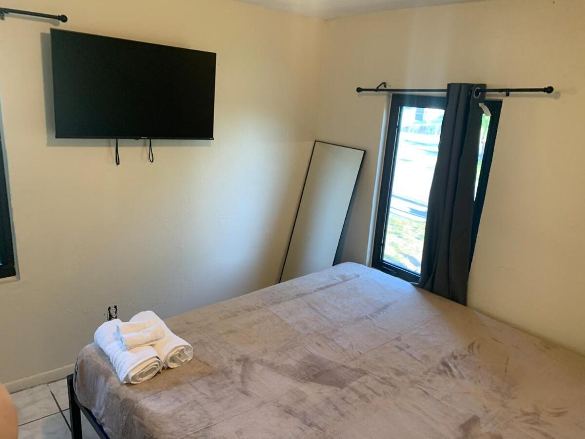 3 Bedrooms 1 Bathroom Entire Side House Villa West Palm Beach