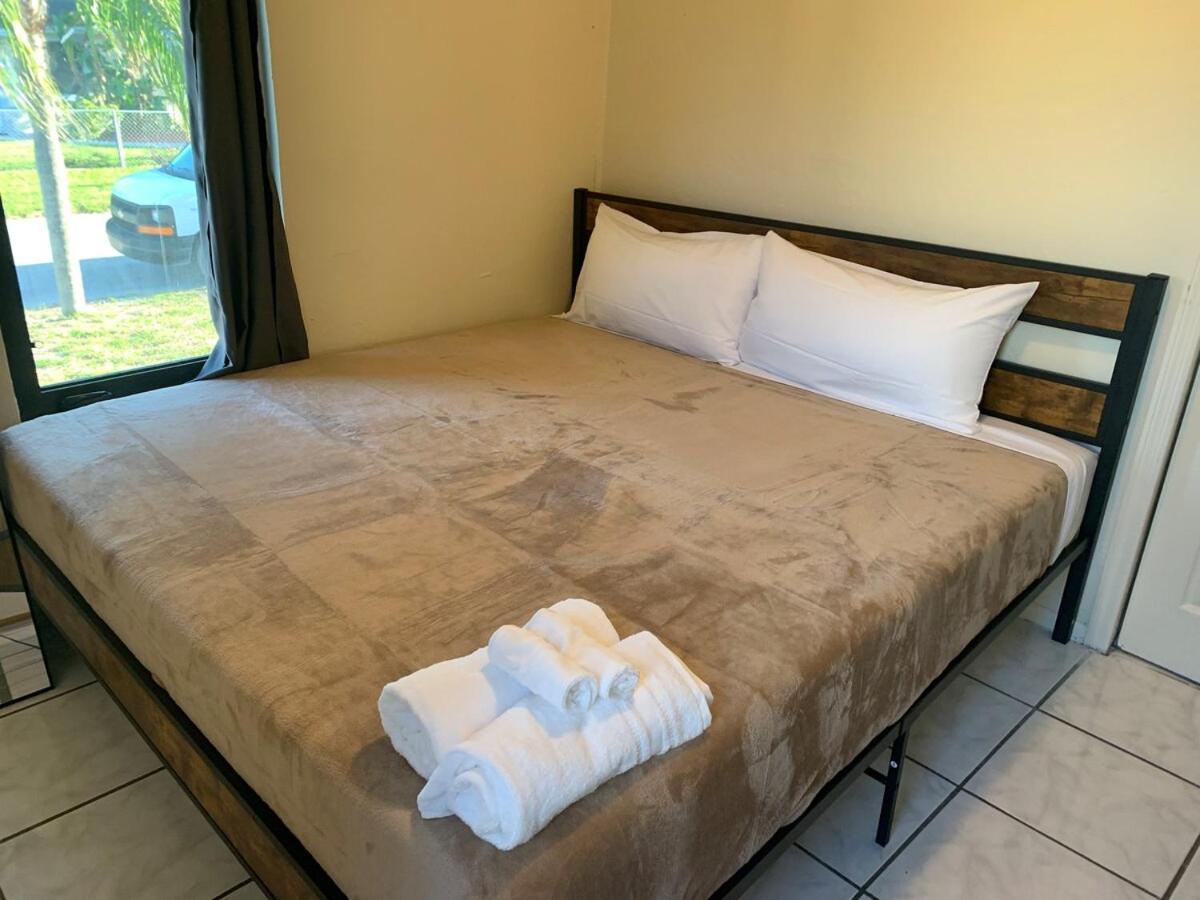 Villa 3 Bedrooms 1 Bathroom Entire Side House *