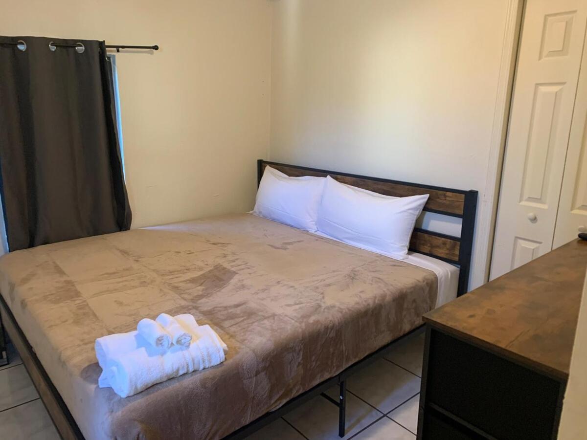 3 Bedrooms 1 Bathroom Entire Side House Villa *